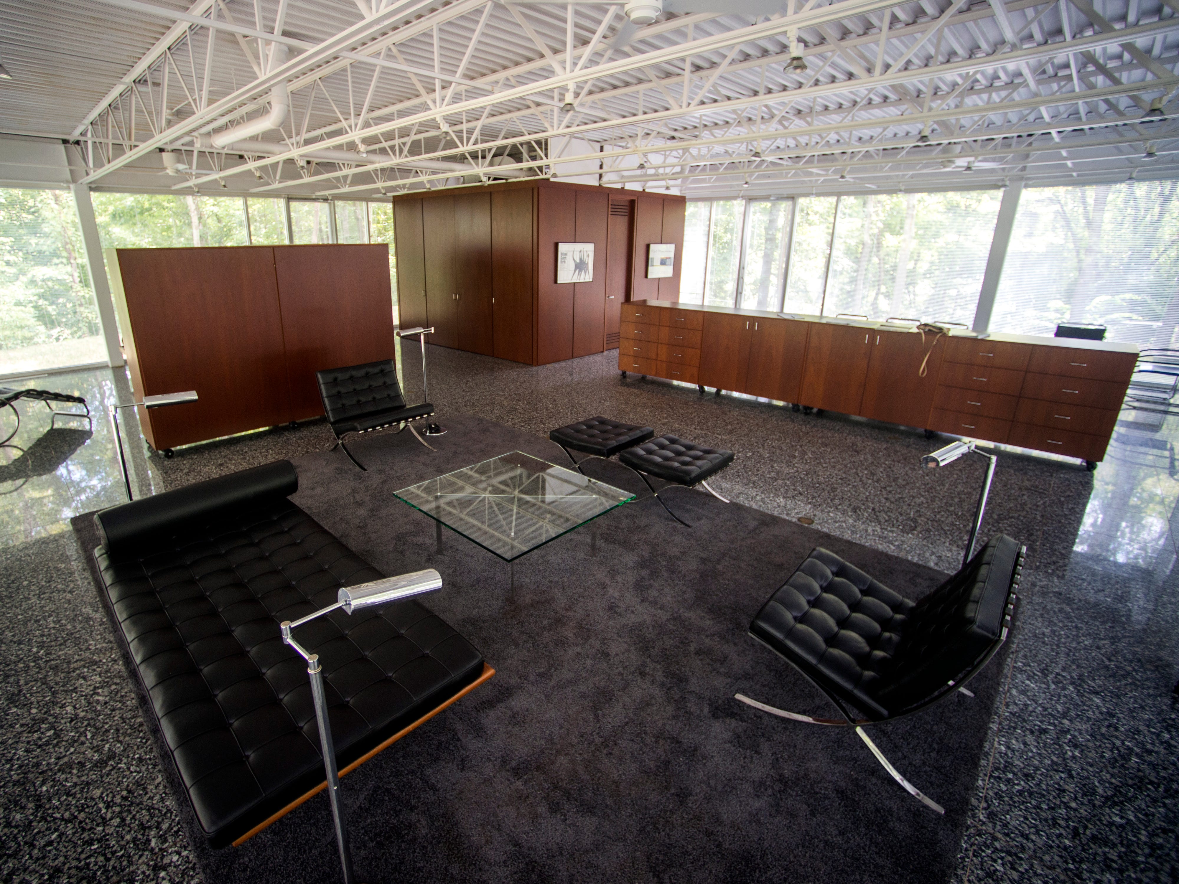 Knoxville Glass House Overlooking Tennessee River On Sale For 575k