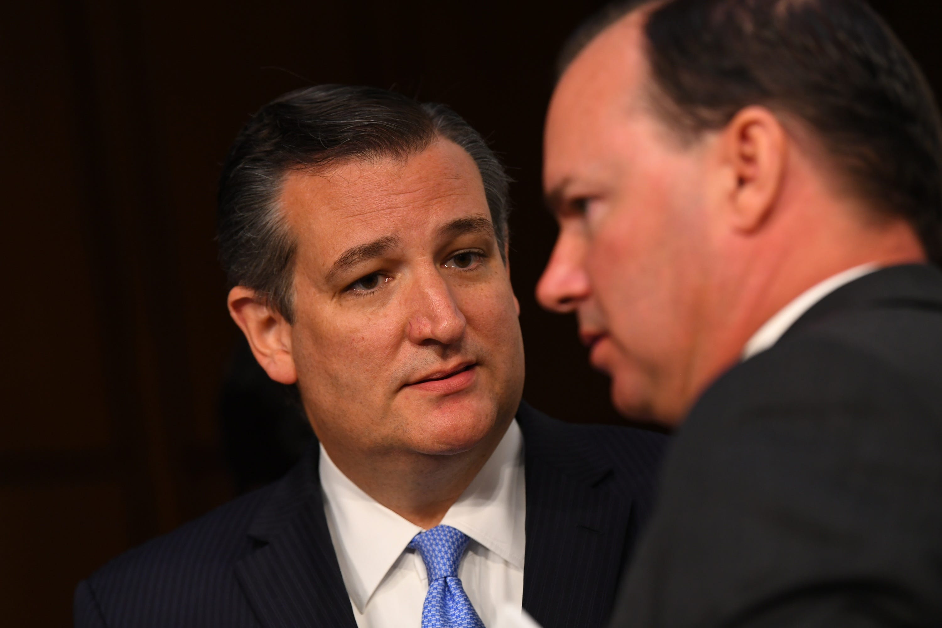 9/4/18 12:47:48 PM -- Washington, DC, U.S.A  --  Sen. Ted Cruz (R-Texas), left, speaks Sen. Mike Lee (R-Ariz.), right, during the hearing for Supreme Court Associate Justice nominee Brett Kavanaugh on Sept. 4, 2018 in Washington. Kavanaugh was nominated by President Donald Trump to replace Justice Anthony Kennedy, who retired from the Supreme Court in July.  --    Photo by Jack Gruber, USA TODAY Staff ORG XMIT:  JG 137433 Kavanaugh Confir 9/4/2018 (Via OlyDrop)