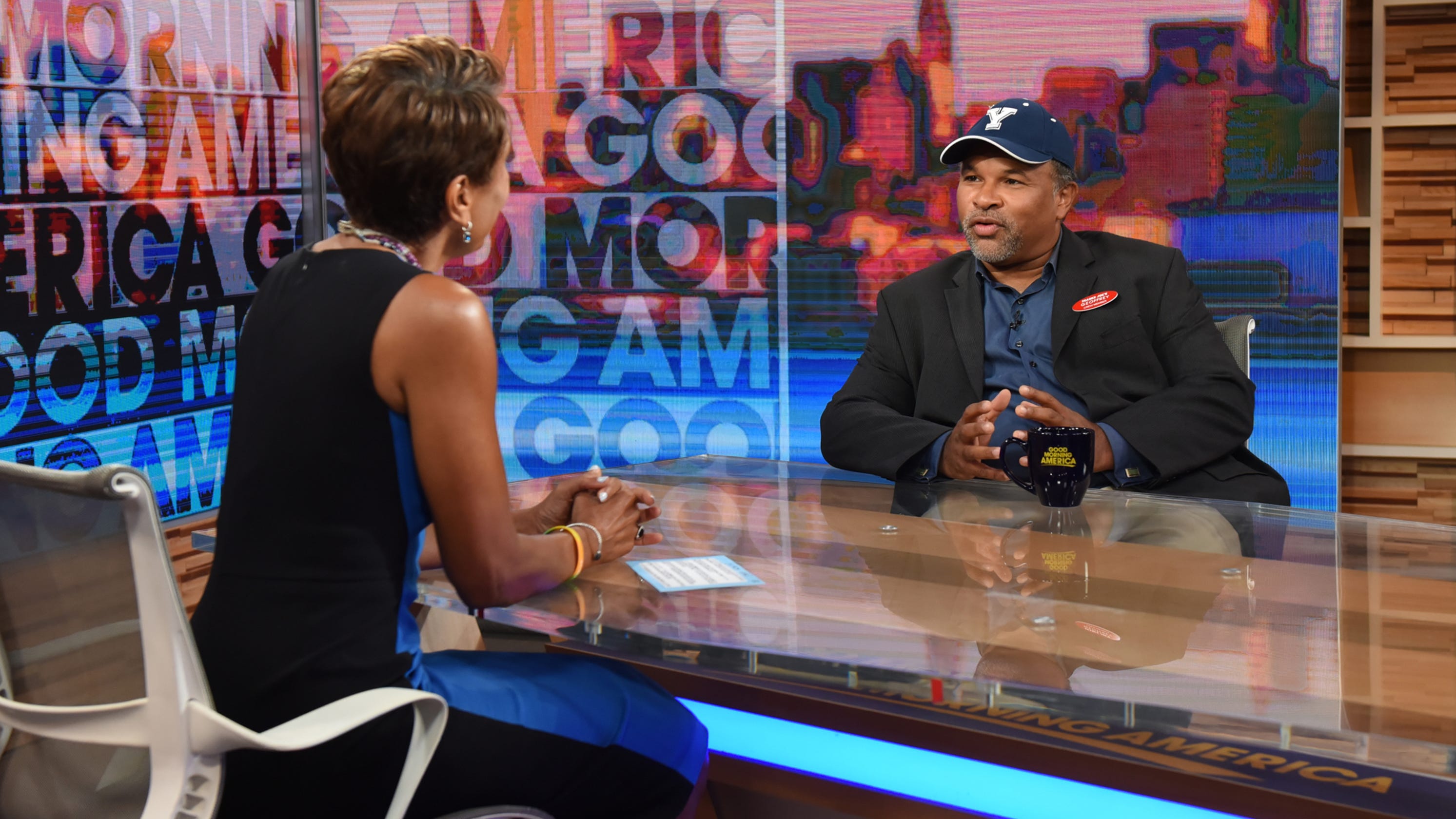 Tyler Perry Offers Cosbys Geoffrey Owens Tv Role After Job Shaming