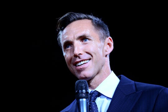 Steve Nash speaks at Suns Ring of Honor induction ceremony in Talking Stick Resort Arena in Oct. 2015.