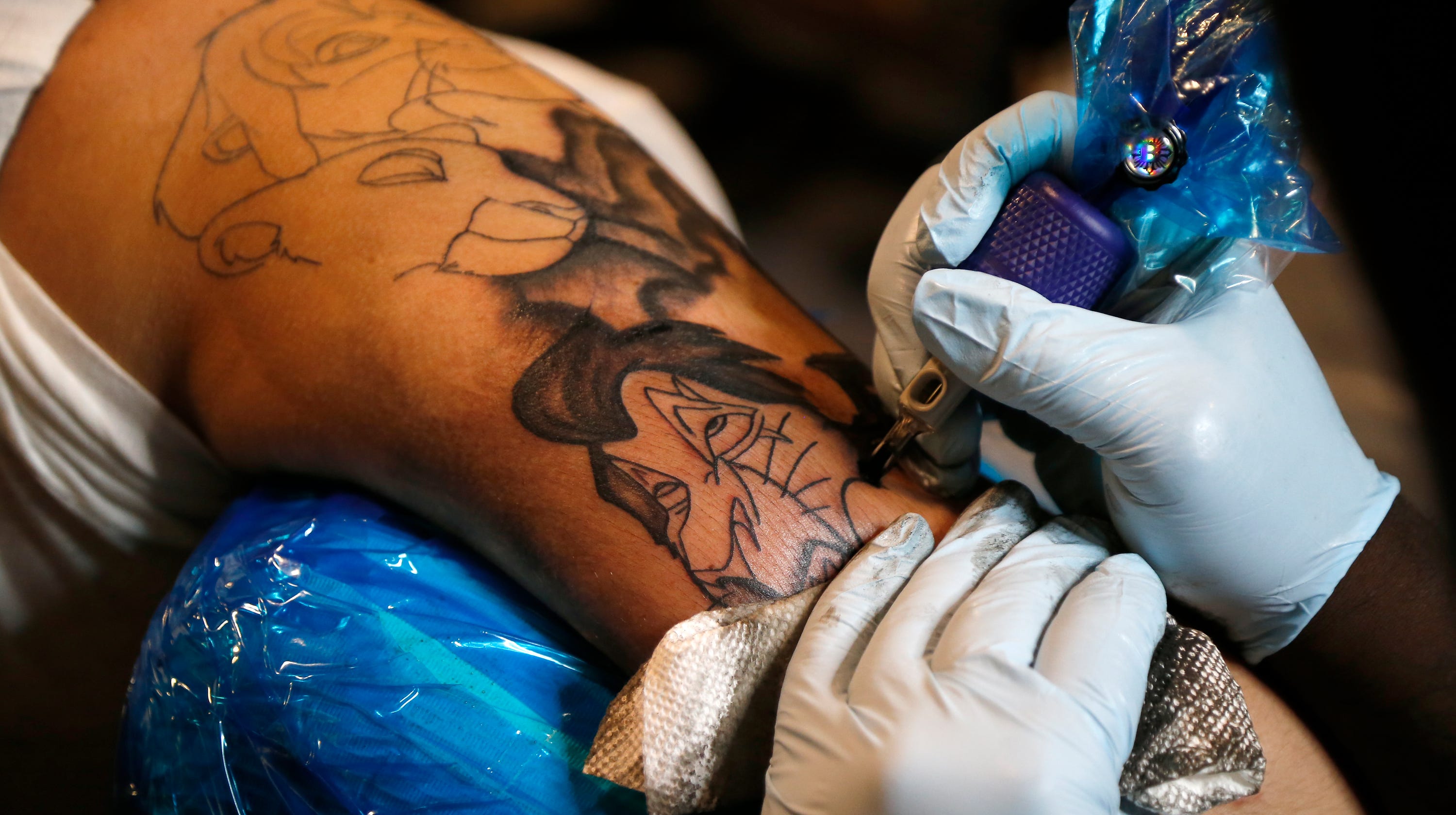 Verwonderlijk Kentucky public health might ban tattoos over scars but you can OC-71