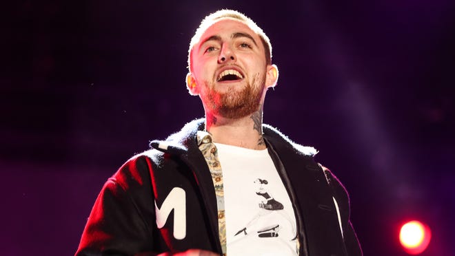 Ariana Grande Tears Up Over Mac Miller During Pittsburgh Concert