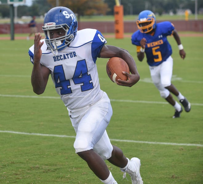 Stephen Decatur’s London Drummond runs for a touchdown in Friday’s game at Wicomico High School in Salisbury.