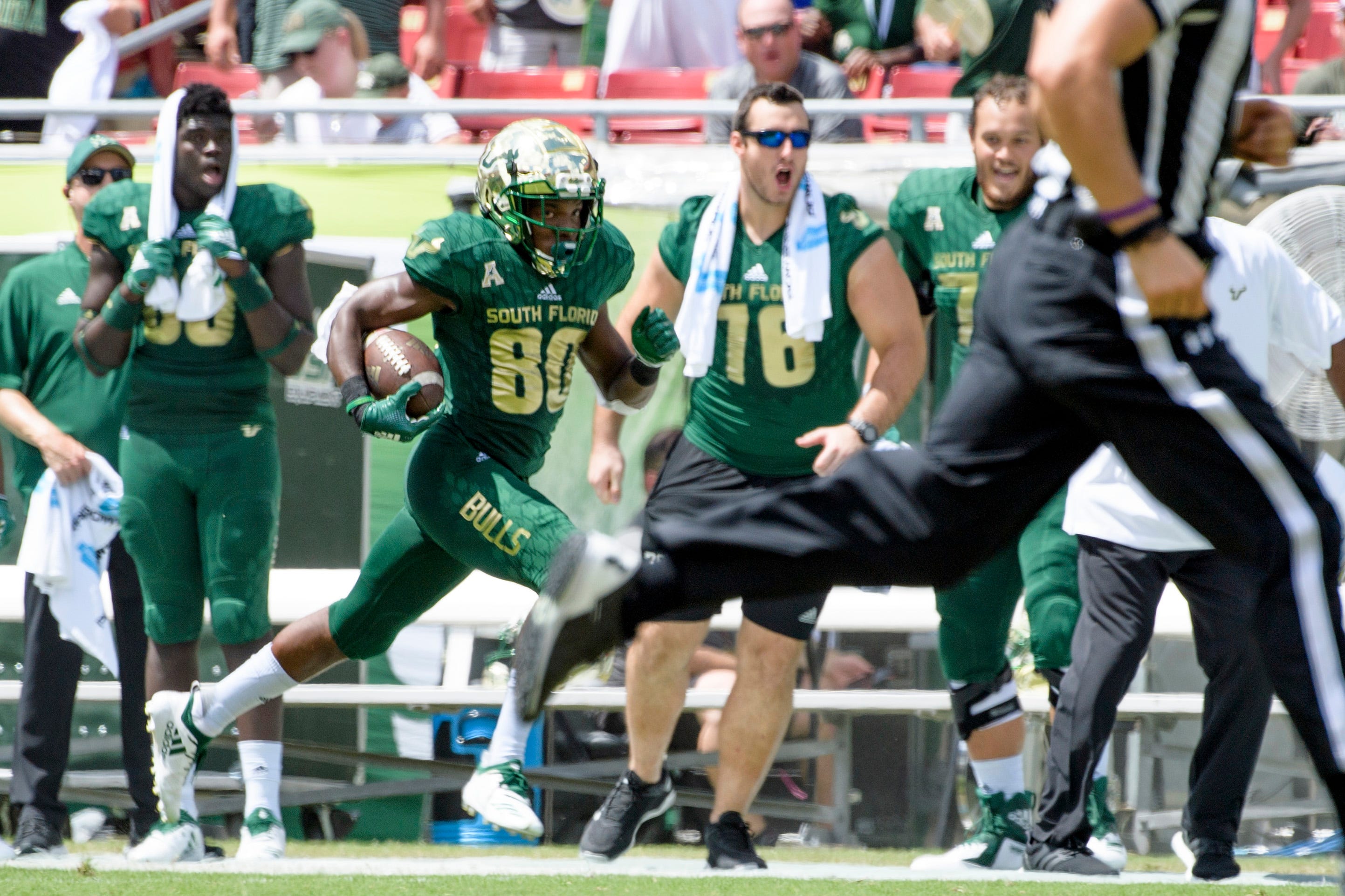 Usf S Terrence Horne Scores Two Kick Return Tds In First Quarter