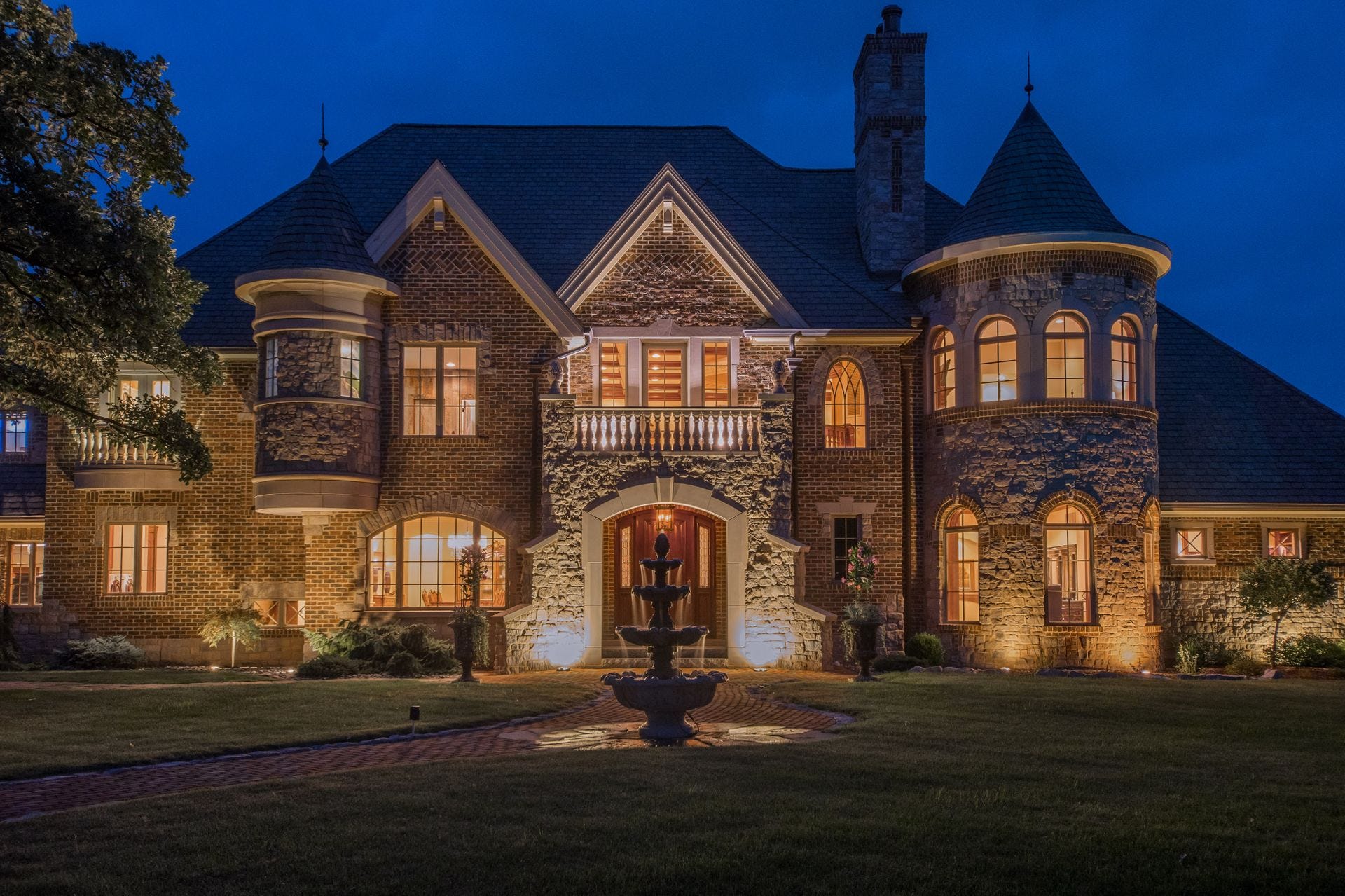 mansion-monday-luxurious-johnston-home-selling-for-2-8-million