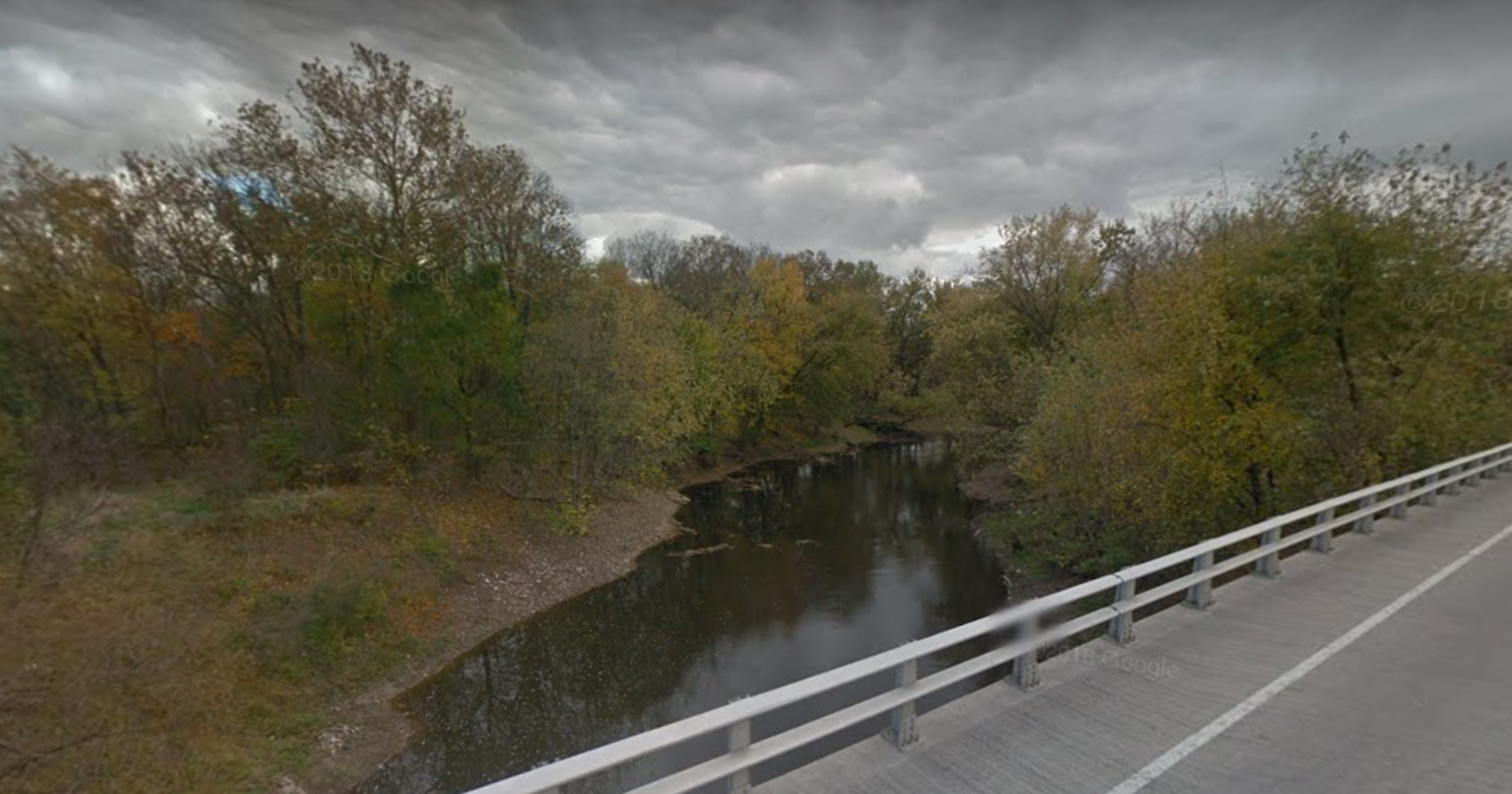 Safety warnings issued after 8,000 gallon jet fuel spill into Indiana river