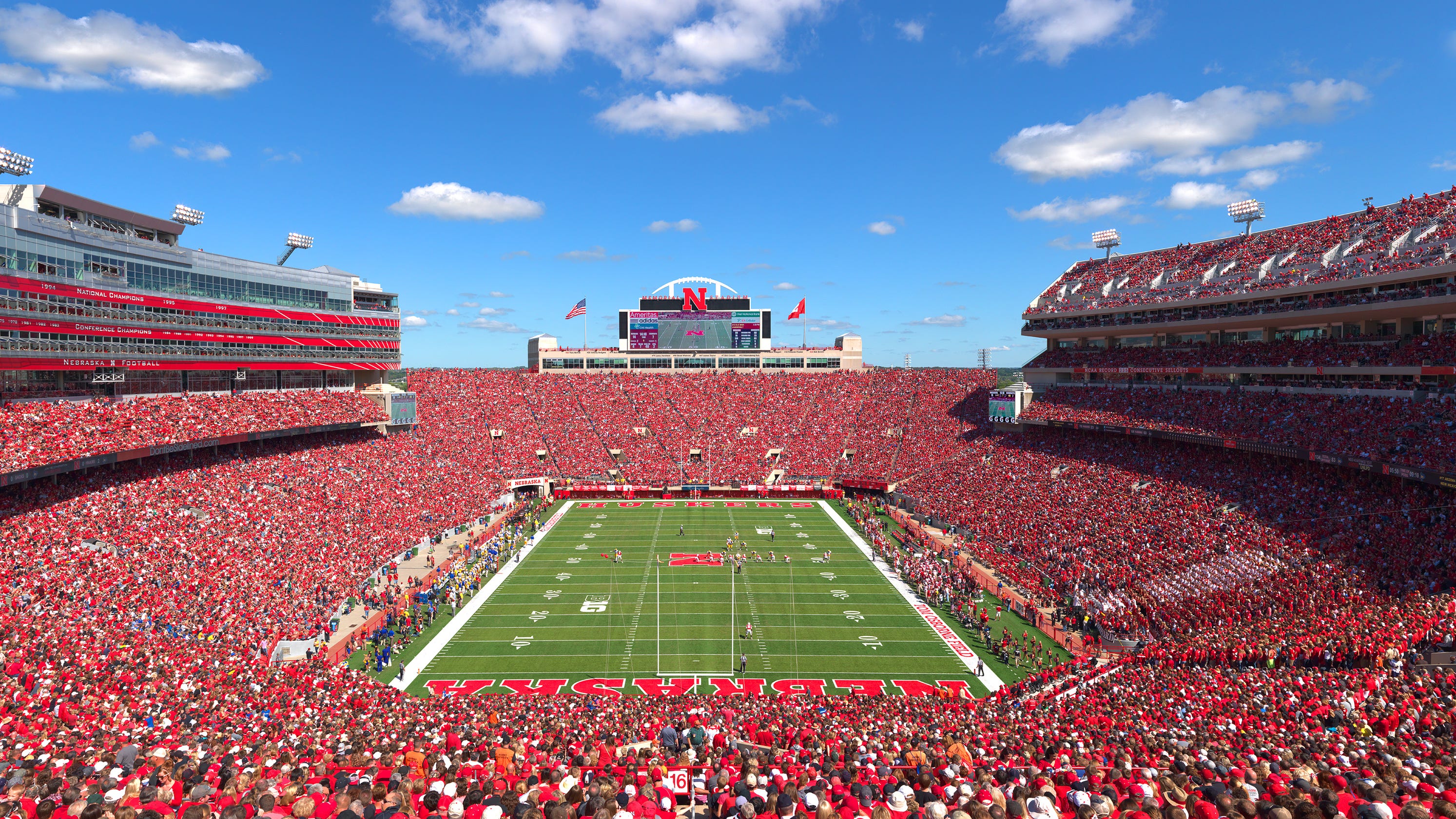 a261191b-dc46-46fc-9806-2f2e408e1d11-Nebraskas_Memorial_Stadium_1.jpg