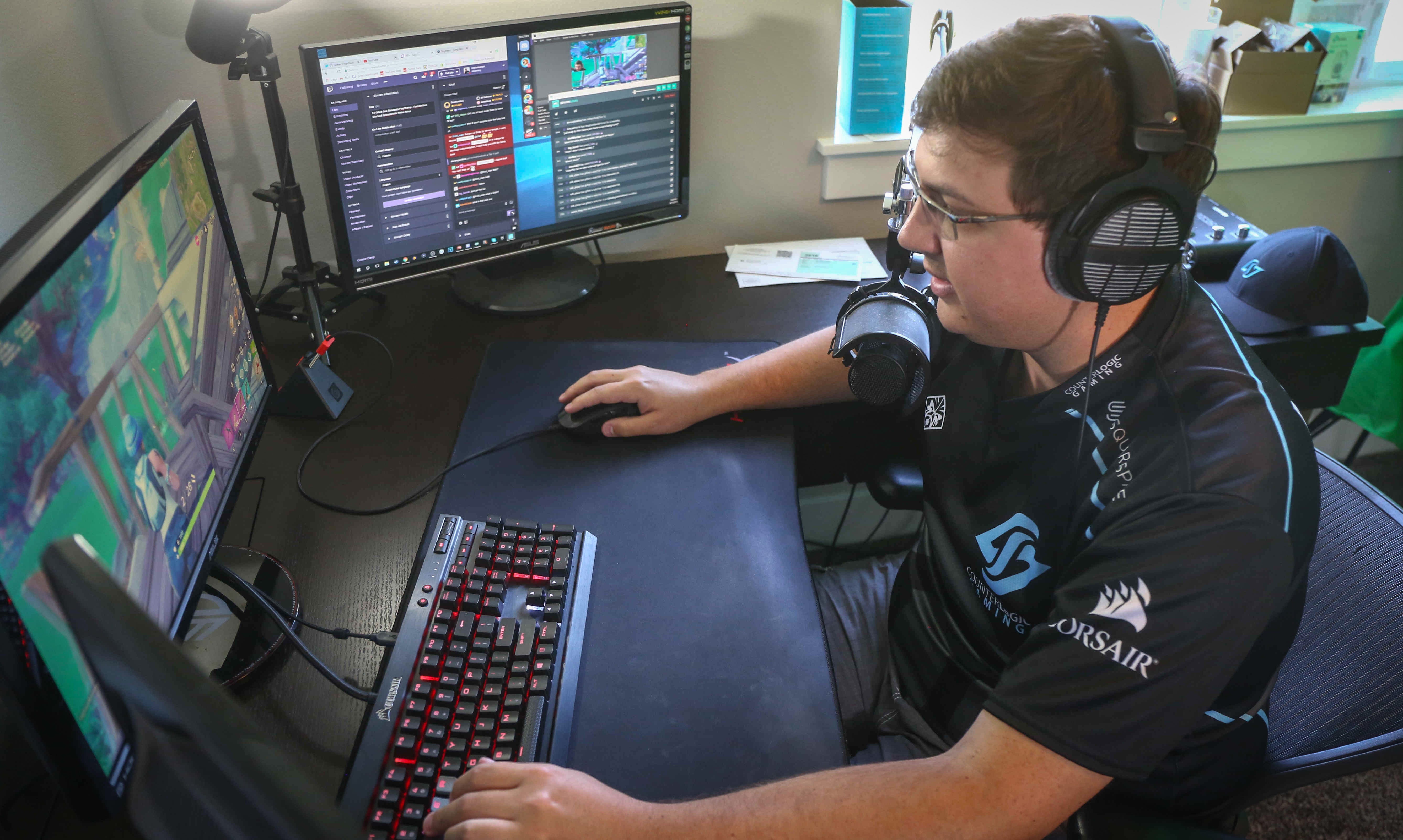 Iowa City Fortnite Fortnite How An Iowa Gamer Makes Up To 500 000 A Year