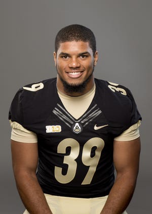 Former Purdue linebacker Joe Gilliam died Tuesday at age 26.