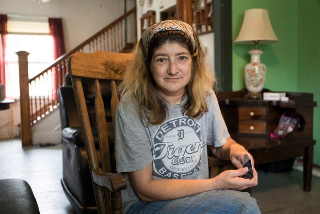 Tracey Taschereau, 48, who lost money to an account takeover scam, speaks with the Detroit Free Press from her home in Ypsilanti, Mich., Wednesday, September 12, 2018. She was trying to get a loan to cover bills but so far has ended up in the red for more than $3,200 after she shopped for loans online.
