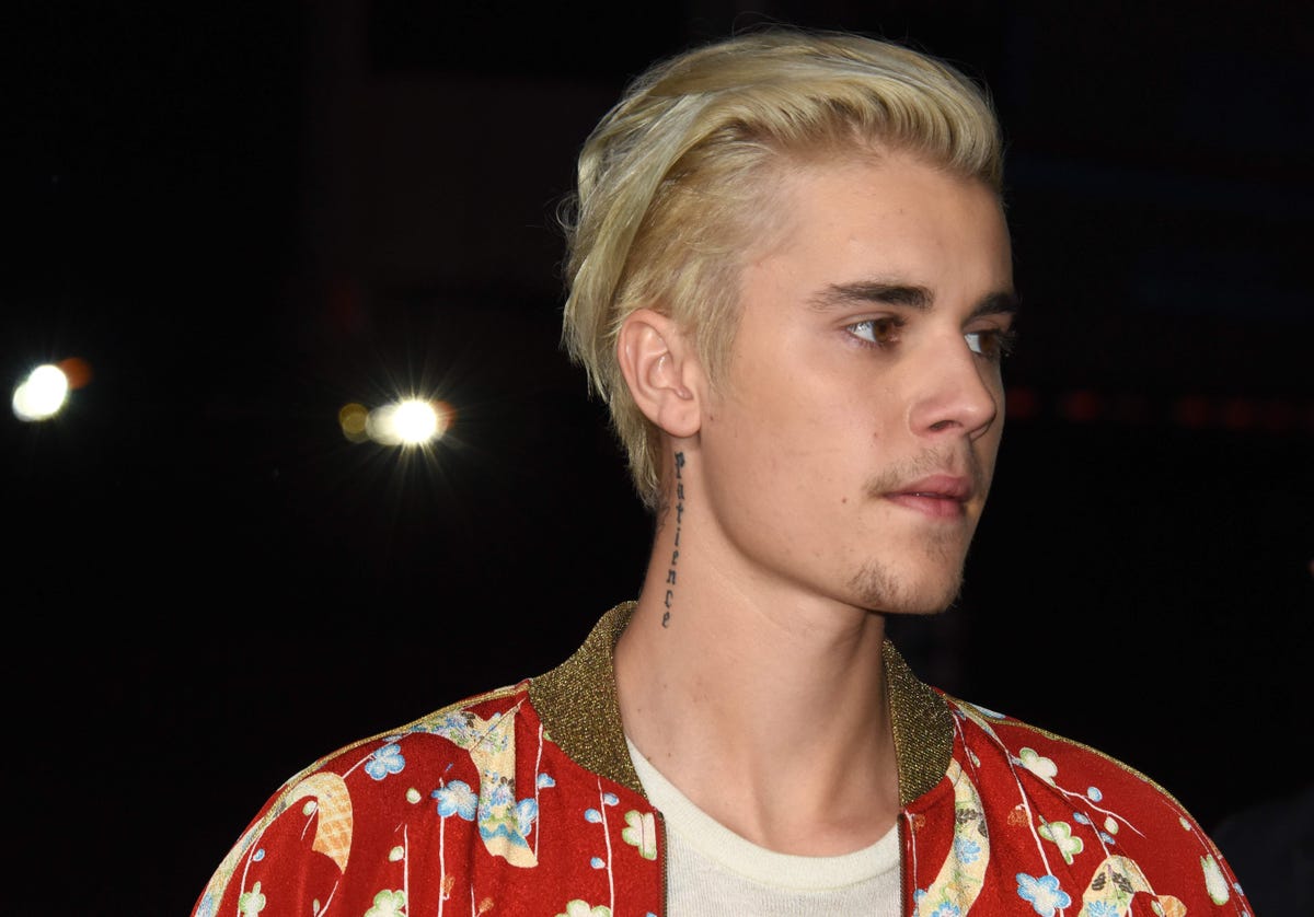 Justin Bieber has a new face tattoo and here's what it says