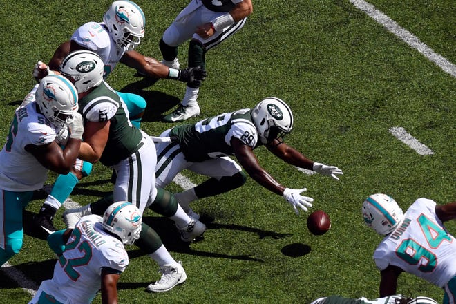 New York Jets running back Bilal Powell (29) fumbles and recovers the ball against the Miami Dolphins in Week 2 at MetLife Stadium in East Rutherford, NJ on Sunday, September 16, 2018.