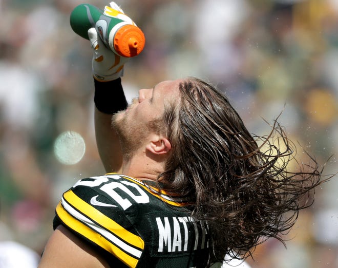 Green Bay Packers linebacker Clay Matthews hydrates while taking on the Minnesota Vikings during their football game on Sunday, September 16, 2018, at Lambeau Field. Wm. Glasheen/USA TODAY NETWORK-Wisconsin.