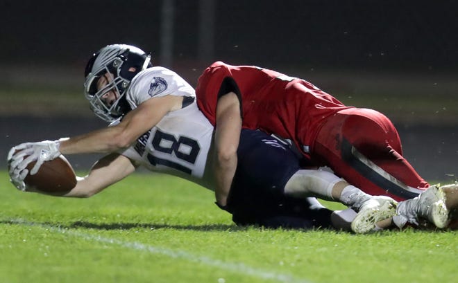 Menasha's Riley Zirpel rushes for a touchdown in the second half against New London's Sean Cortright on Friday in New London.
