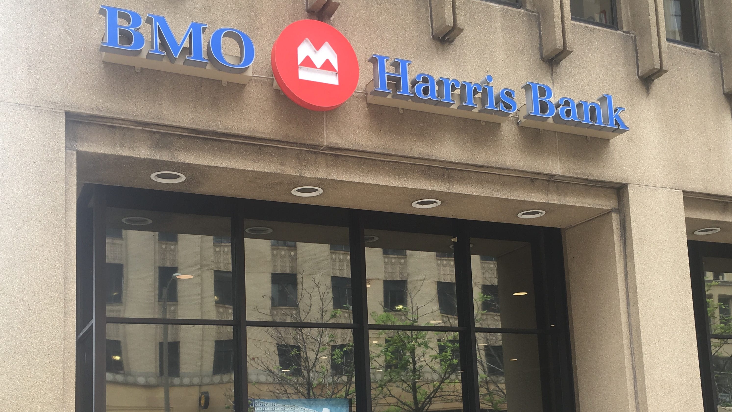 Bmo Harris Cuts Face To Face Mortgage Lenders As Banking Changes