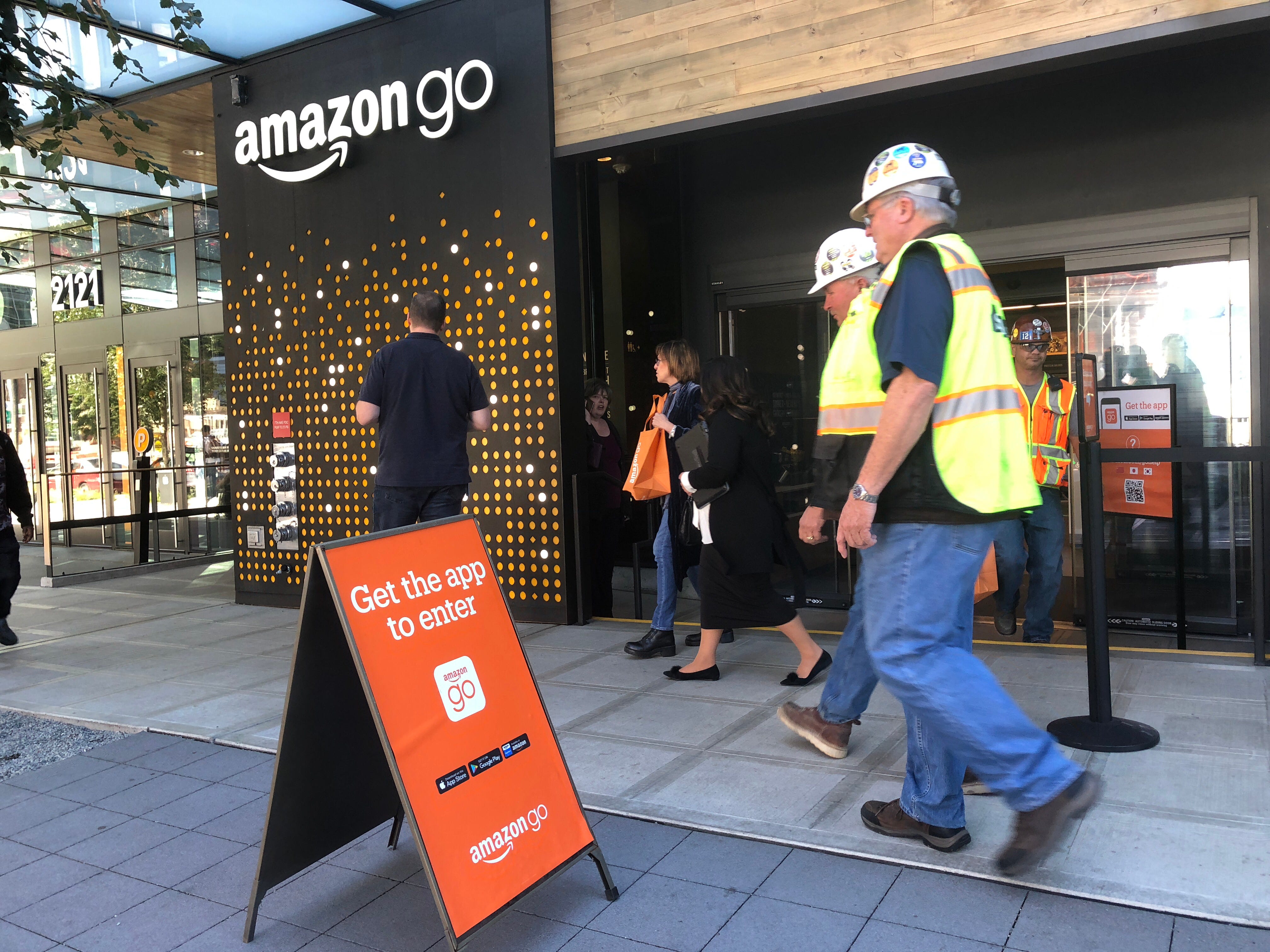 Tour: the Amazon store with no cashiers