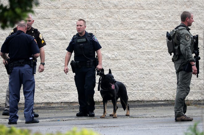 Police search for a suspect Thursday near Calumet Street in Appleton. The search resulted in a lockdown at two nearby schools. Wm. Glasheen/USA TODAY NETWORK-Wisconsin