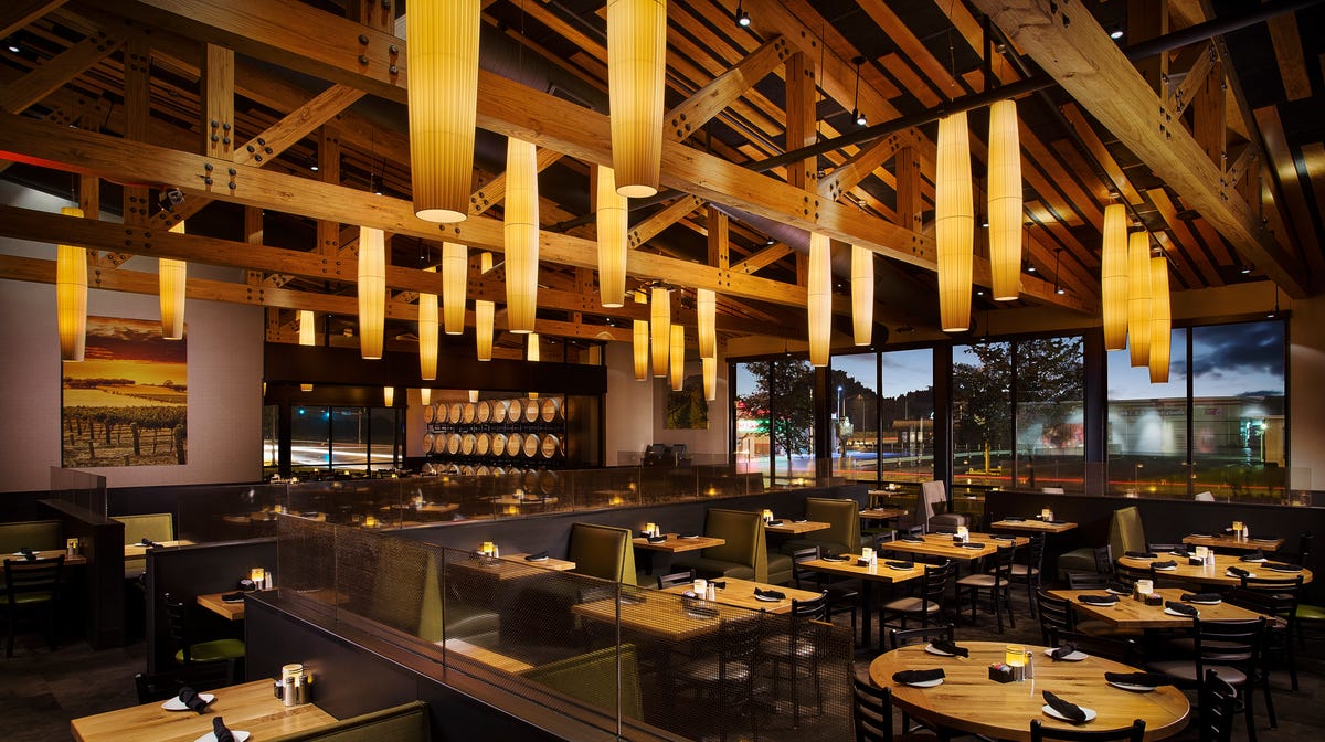 This popular Midwest restaurant and winery chain will open 2 Arizona locations this year