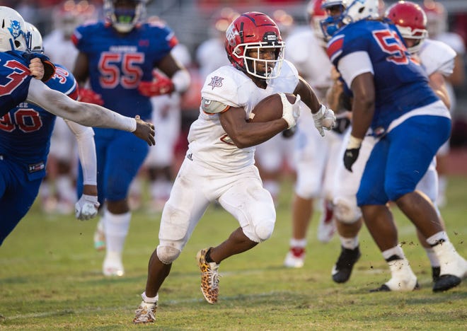 Vero Beach's Bryan Primus-Winston runs the ball into scoring position in the second quarter against Pahokee during the high school football game Friday, Sept. 21, 2018, at Pahokee High School.