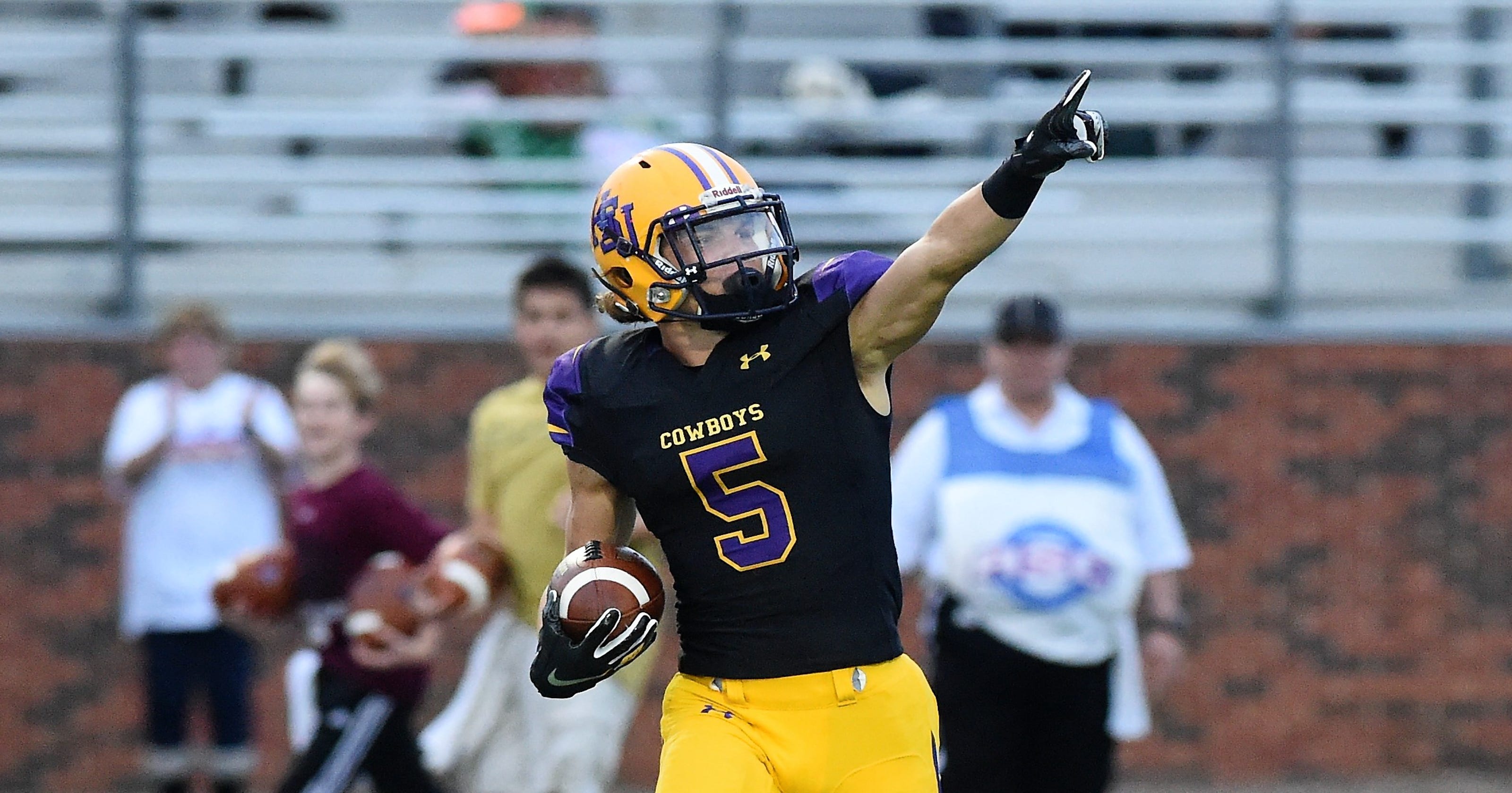 Childress, Hemphill lead HardinSimmons football's offensive outburst