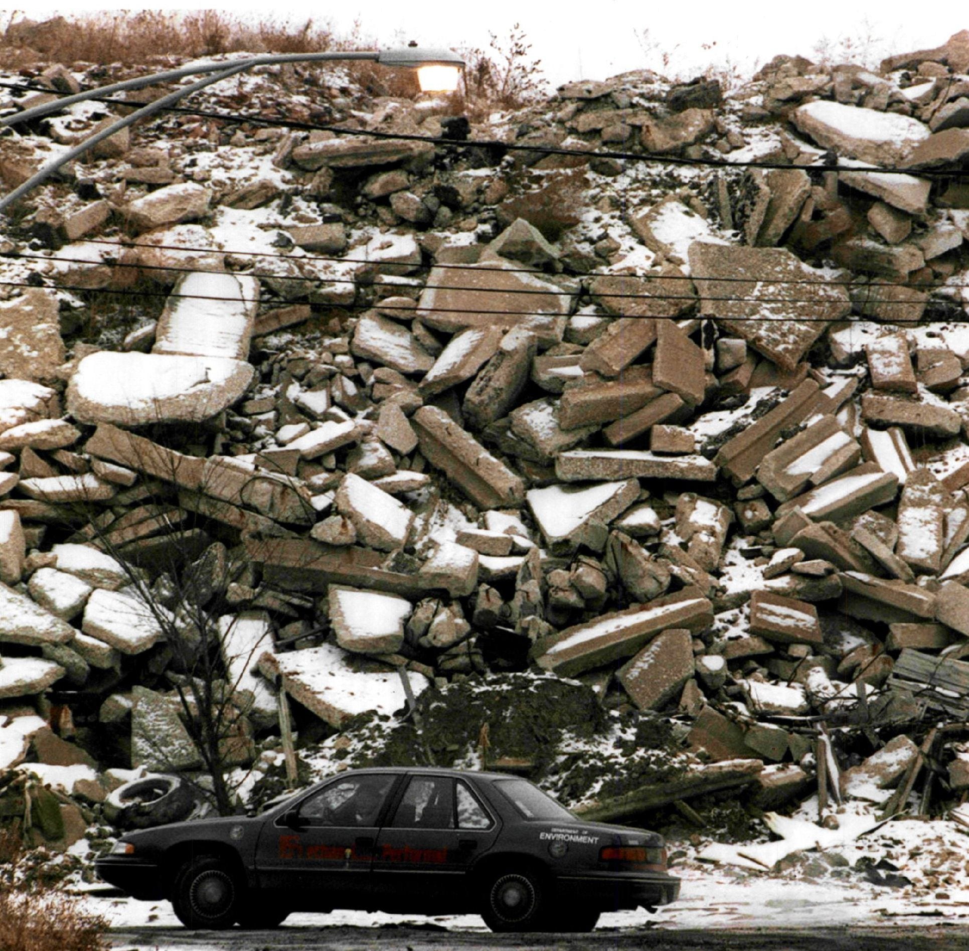 The illegal construction debris dump in Chicago's North Lawndale neighborhood in January 1996.
