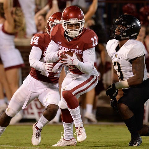 Oklahoma cornerback Parnell Motley  intercepts...