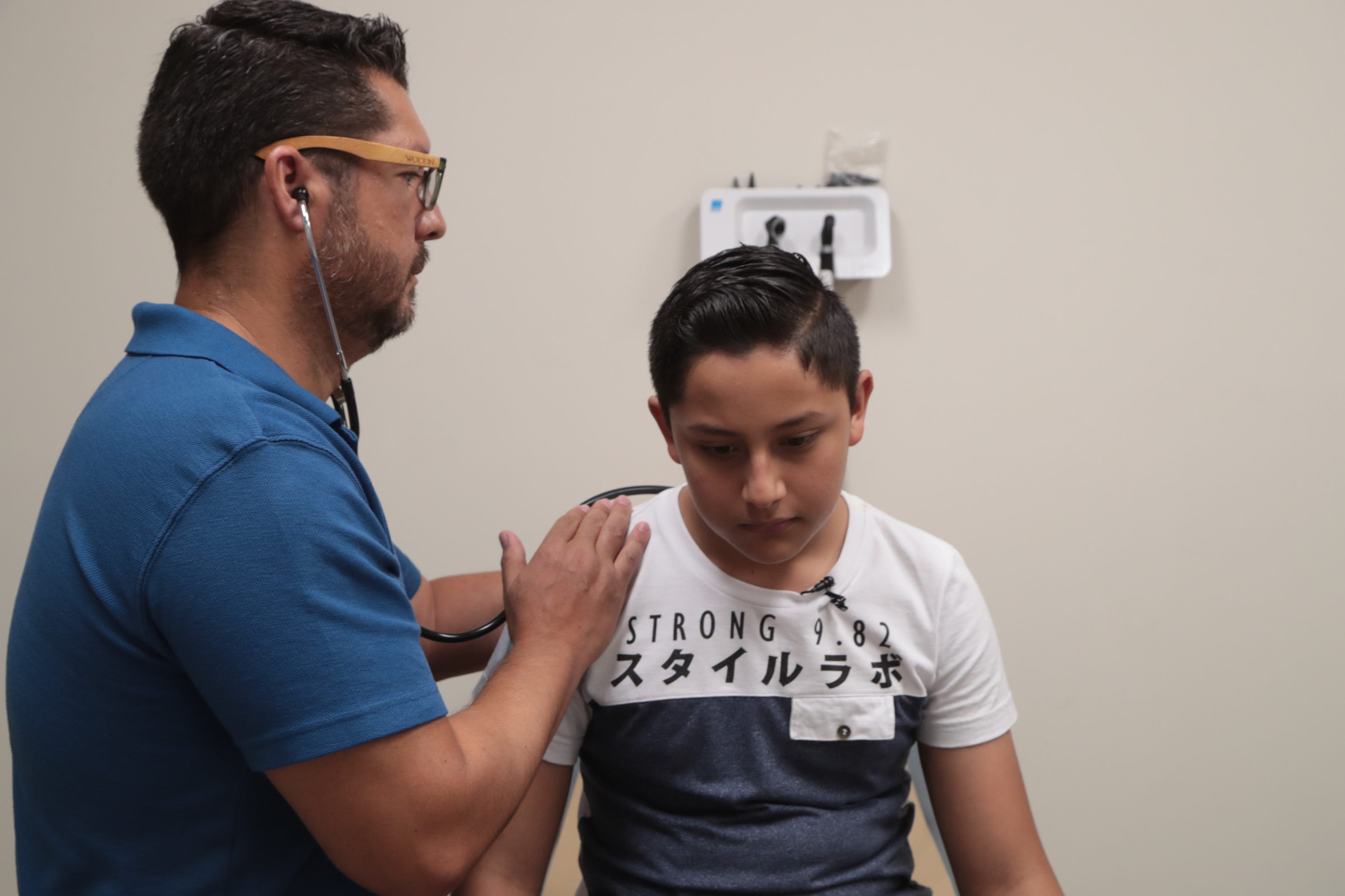 Luis Raudel Arámbula, who has asthma, sees Dr. Daniel Martín Tamayo for a checkup at Mexicali's General Hospital on Aug. 16, 2018.