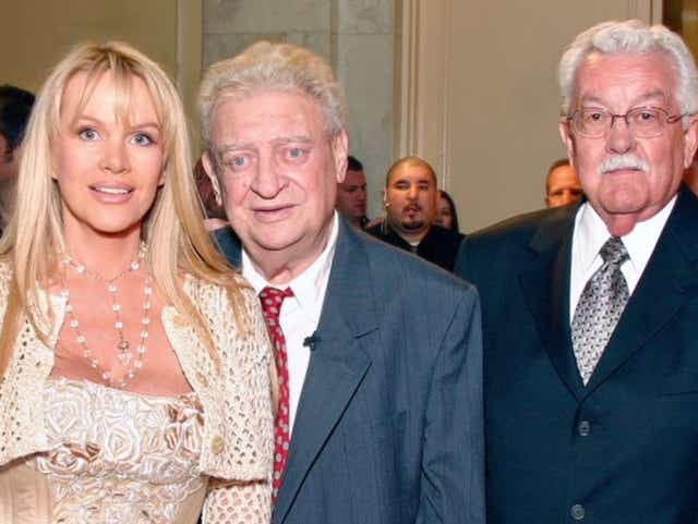 5mah0hsgcqnbtm For all time, at the moment, 2021 year, rodney dangerfield earned $10 million. https www thespectrum com story entertainment movies 2018 09 25 living rodney dangerfield wife joan utahn talks love laughs legacy 1347838002