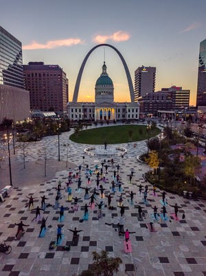 Free sunrise classes near the Gateway Arch in St. Louis let you start your day with yoga at Kiener Plaza.