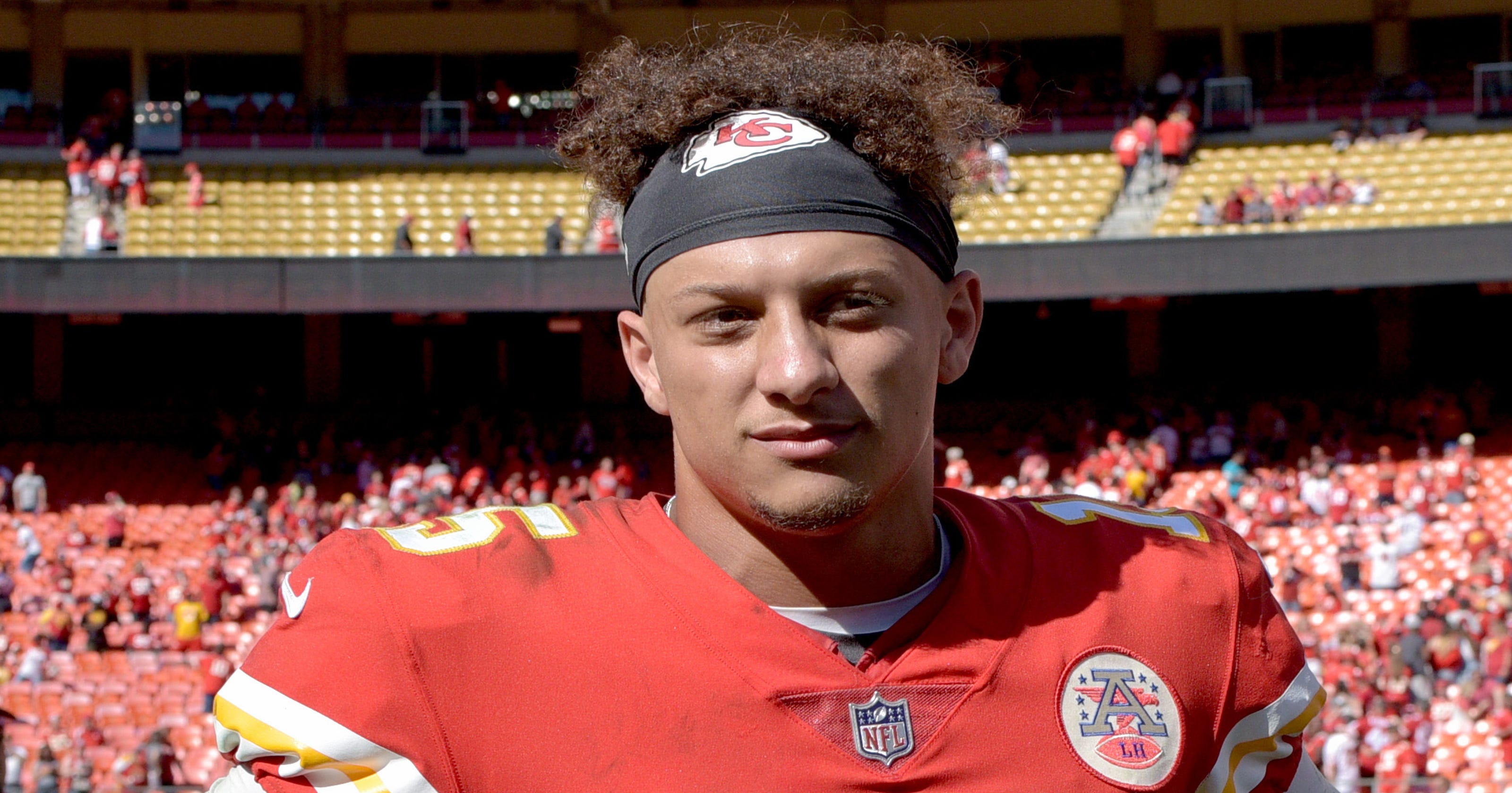 NFL QBs: Chiefs' Patrick Mahomes hot, Patriots' Tom Brady cool