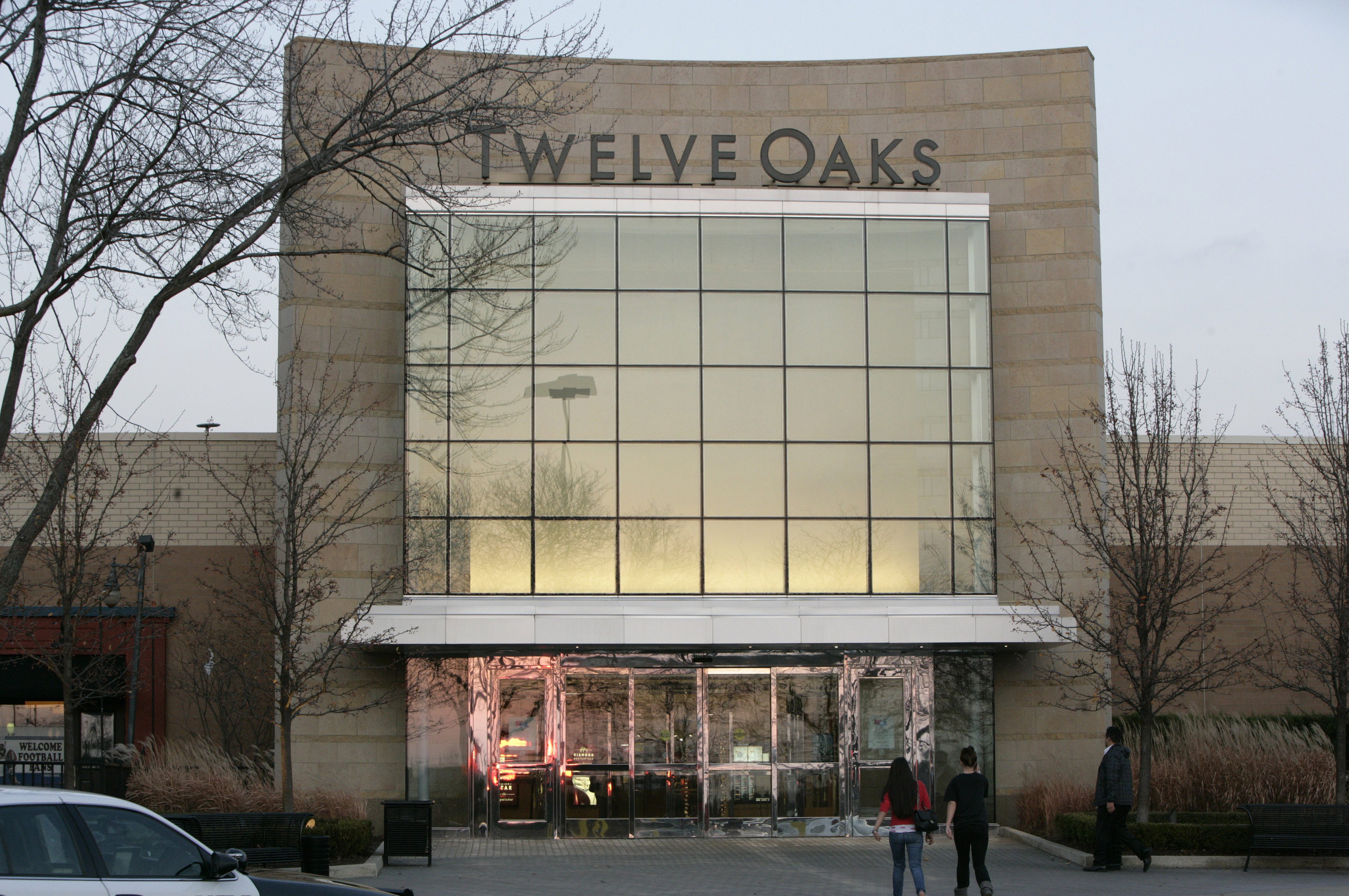 vans twelve oaks mall