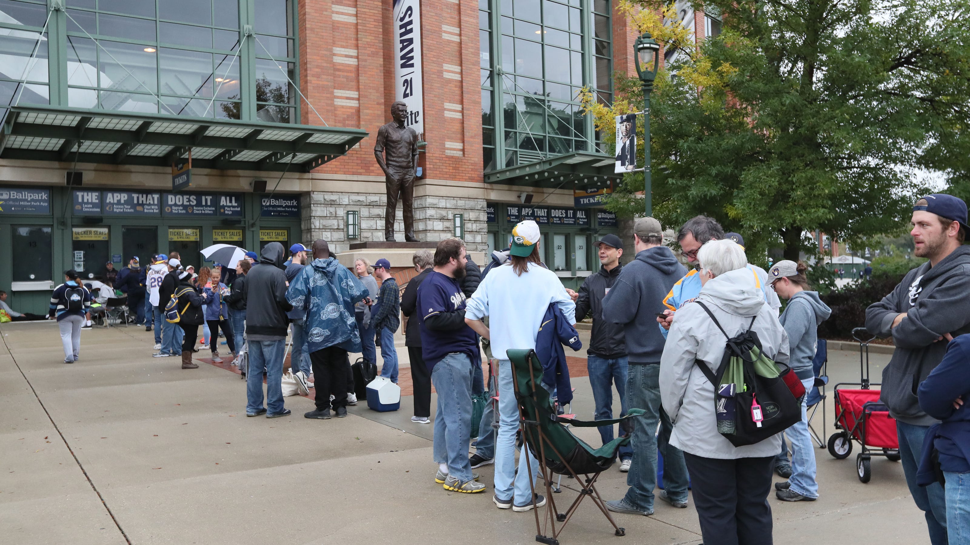 Brewers give ticket buyers options for postponed games through April