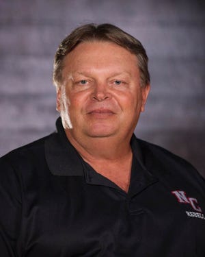 Les Mason, 56, of Vivian, died Thursday in a two-car accident. He was an assistant football coach and special education teacher at North Caddo High School.