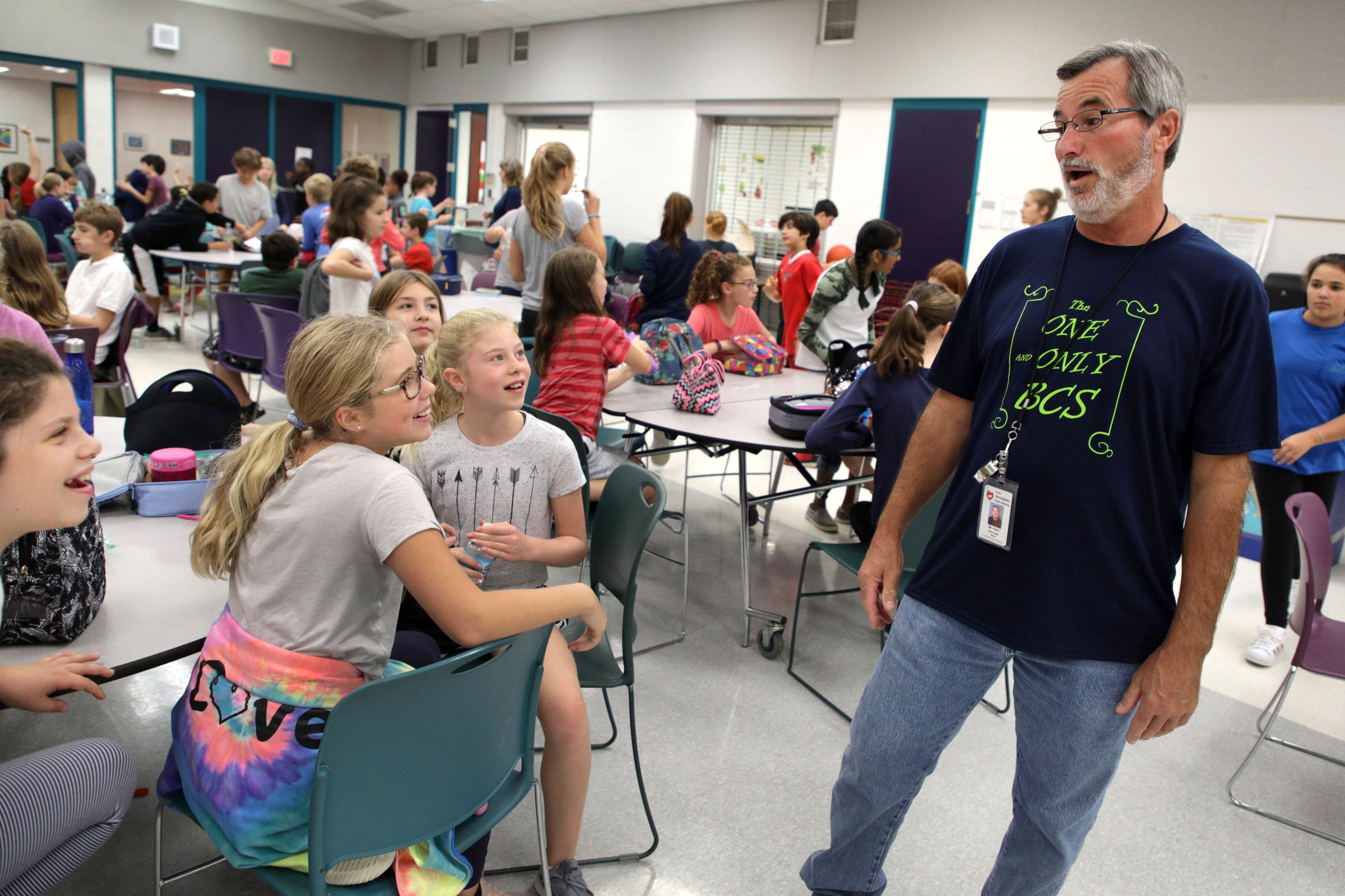 schools-get-creative-to-fill-lunch-aide-jobs-amid-shortage