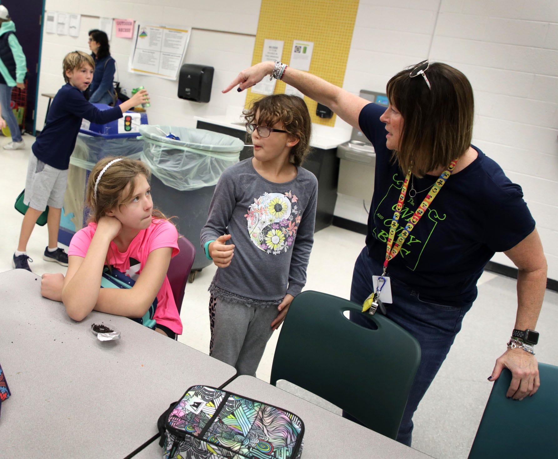 schools-get-creative-to-fill-lunch-aide-jobs-amid-shortage