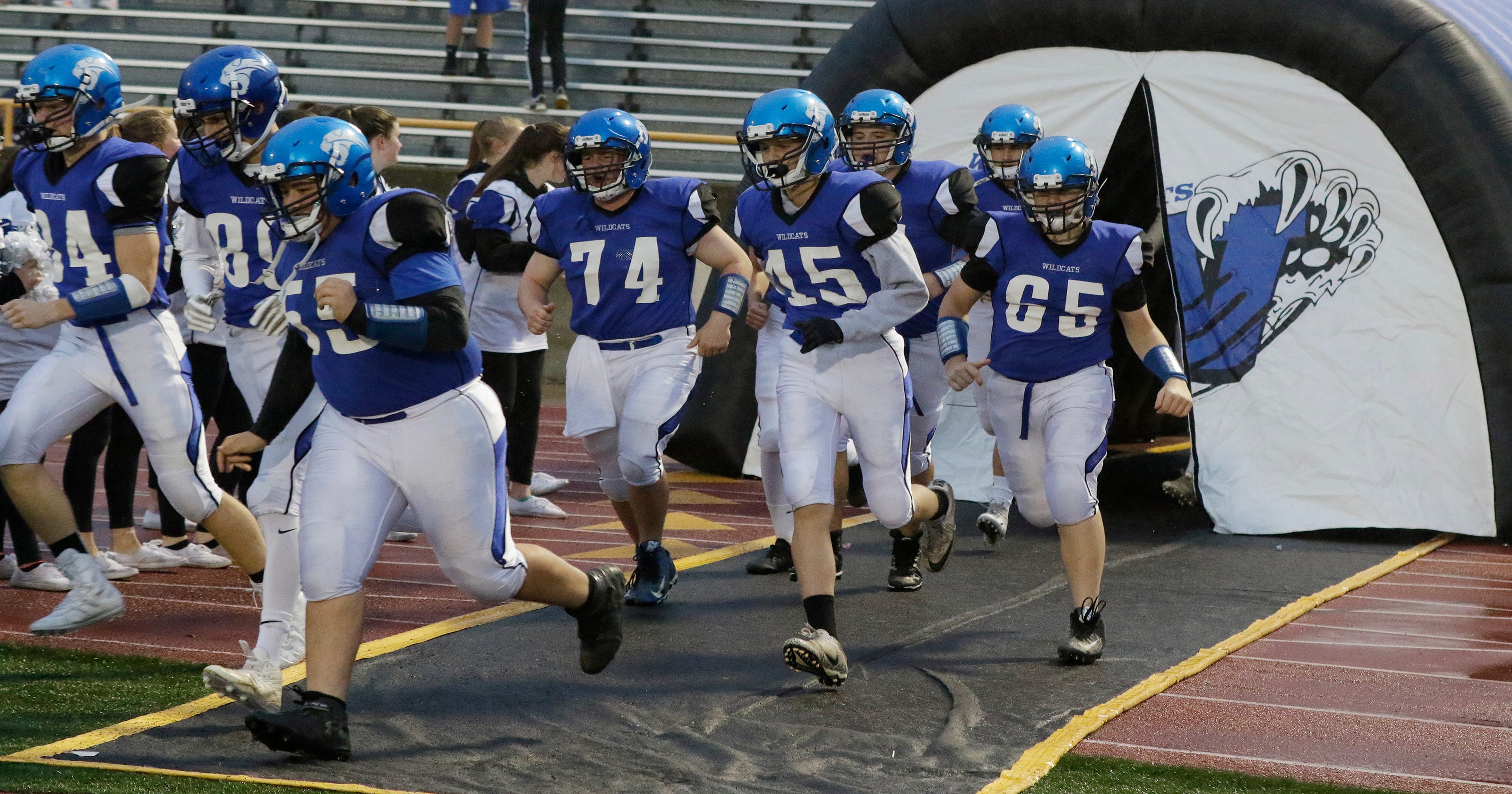 Oshkosh West dominate Oshkosh North in football