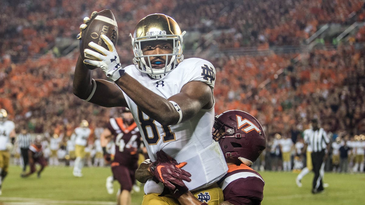 Notre Dame Fighting Irish wide receiver Miles Boykin (81) catches a second-half pass.
