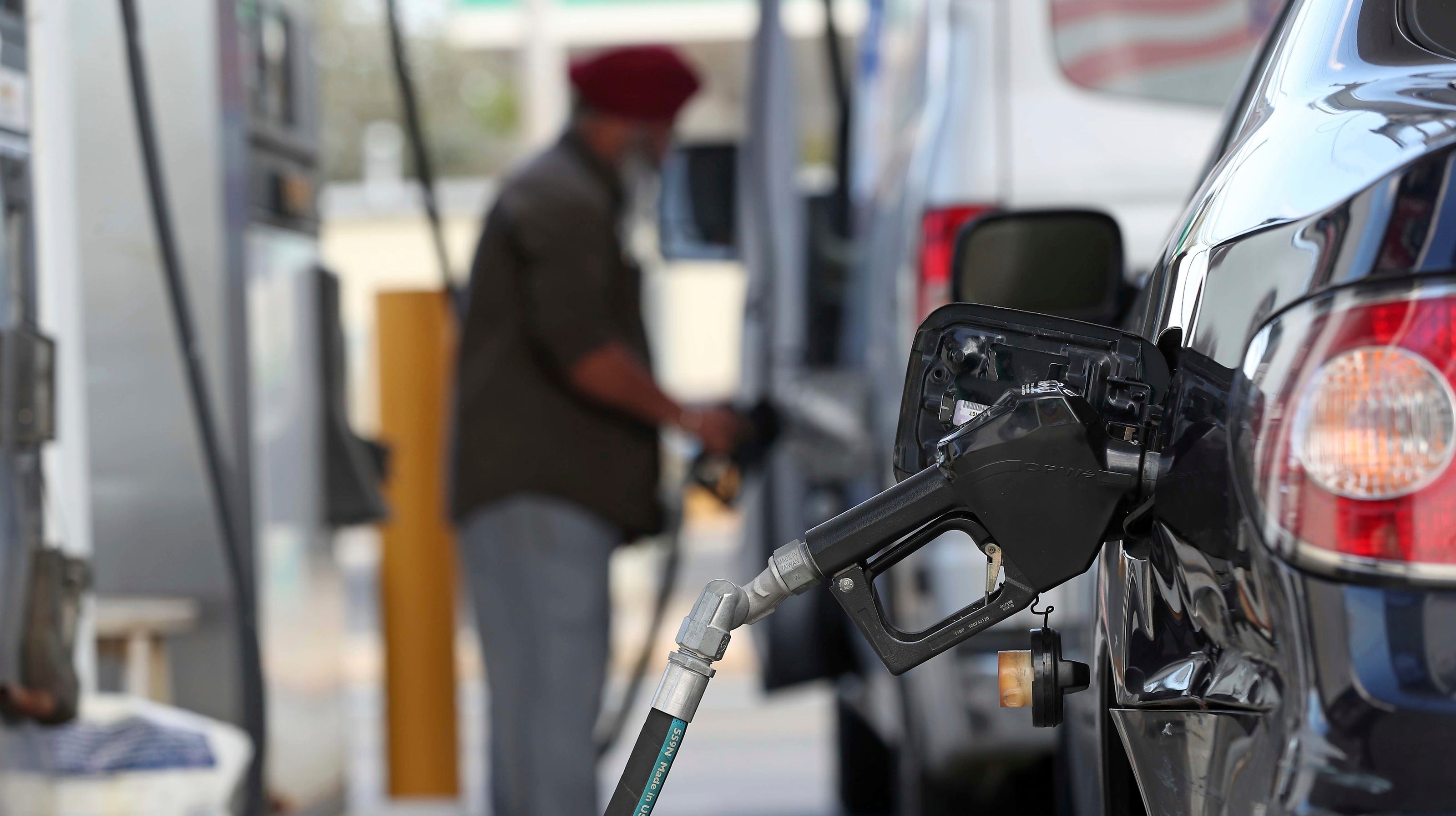 Gas prices drop in U.S. amid coronavirus pandemic and &#39;oil price war&#39;