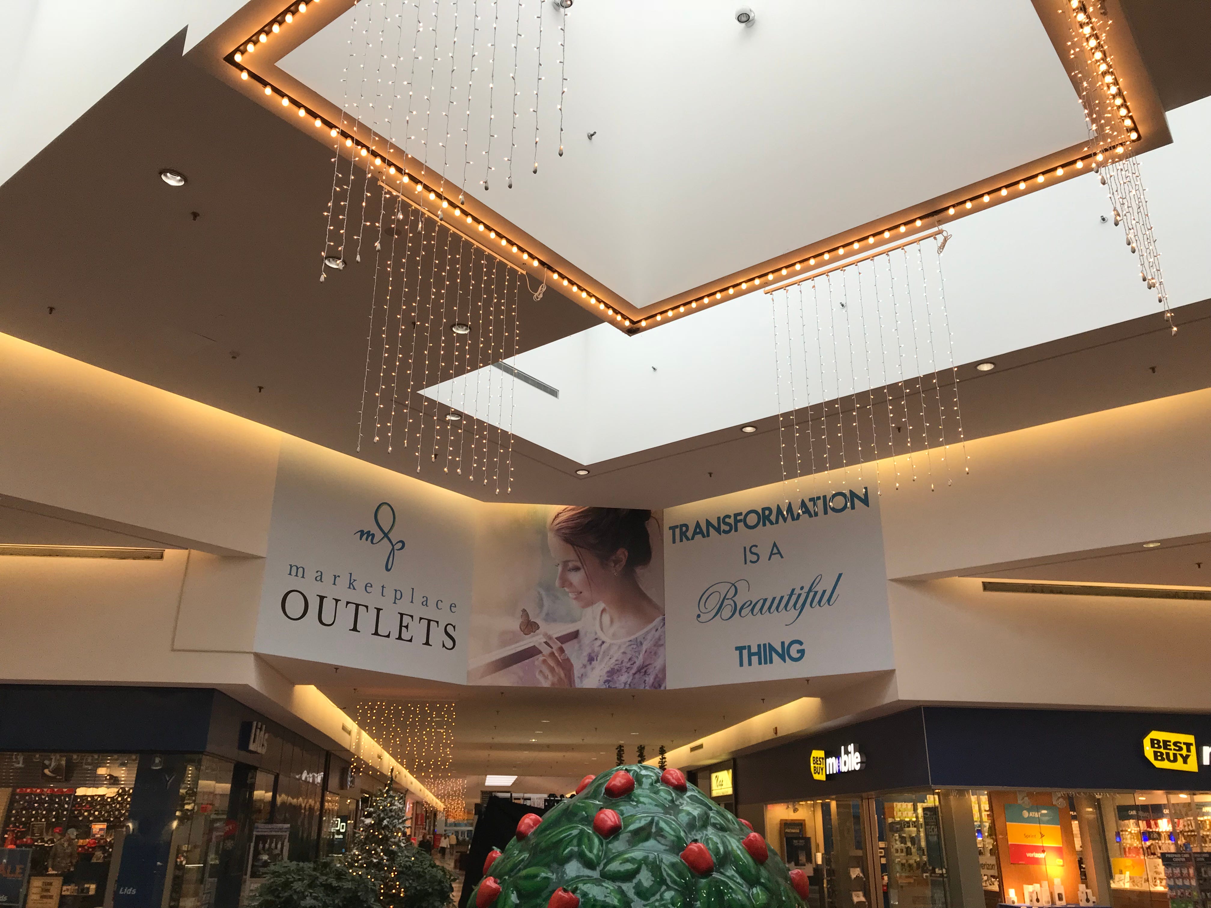 Banana Republic To Close At Marketplace Mall