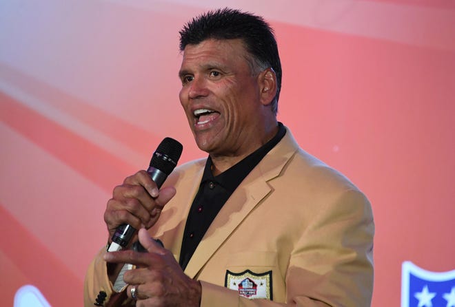 Pro Football Hall of Fame and Cincinnati Bengals former offensive tackle Anthony Munoz speaks during the NFL International Series Fan Rally at the Victoria House.