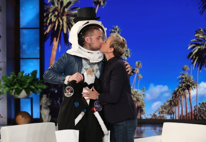 Britney Spears Ryan Gosling Have Mickey Mouse Club Reunion On Ellen