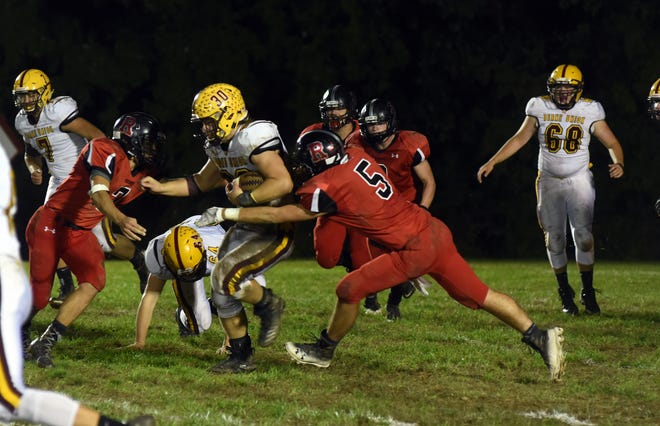 Berne Union’s Chaz Dickerson runs, as Rosecrans’ Marcus Browning (5) and Carter Dosch (7) try to make a tackle. 