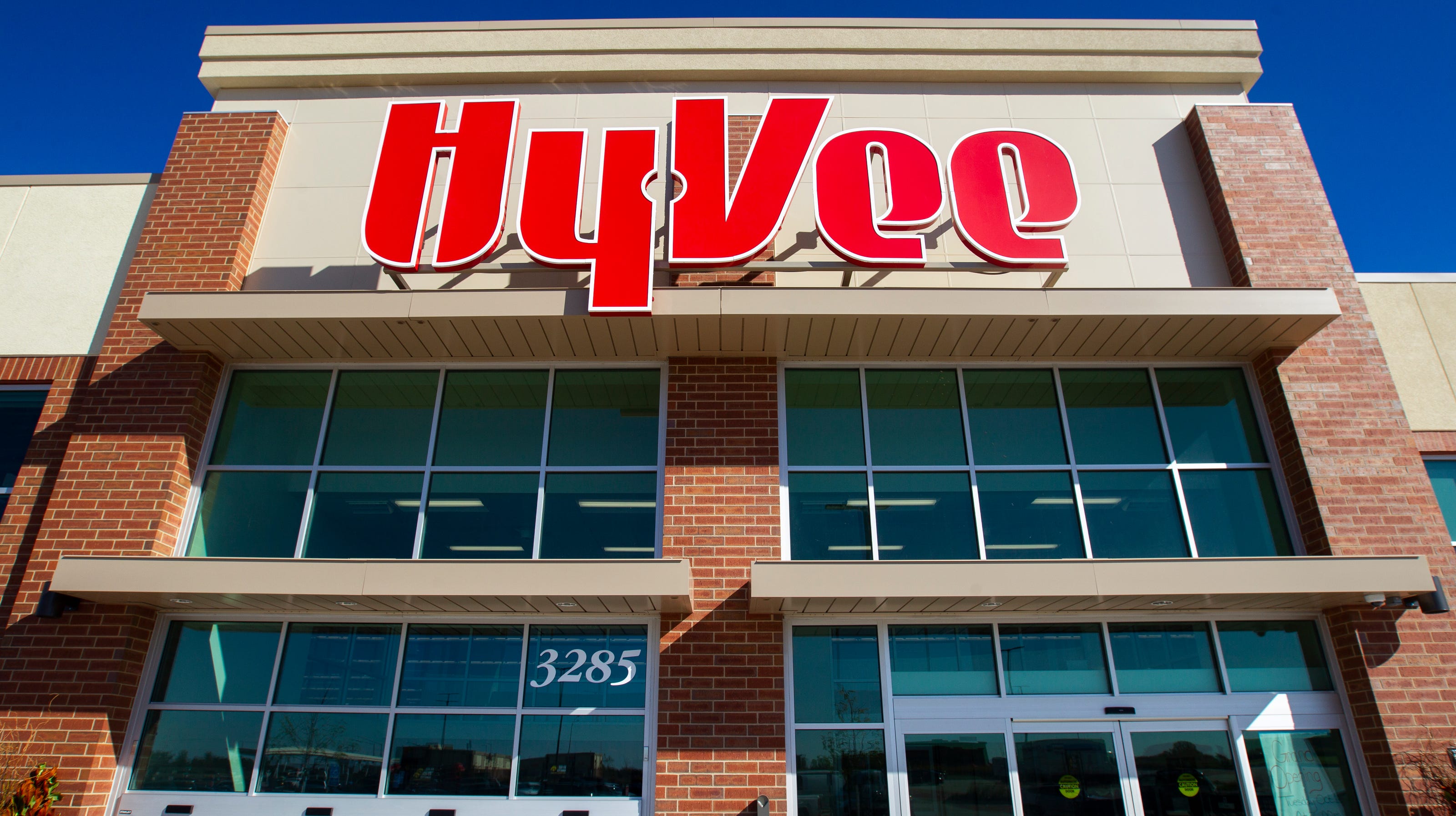 Hy-Vee adds lunch and dinner delivery from area Market Grille restaurants