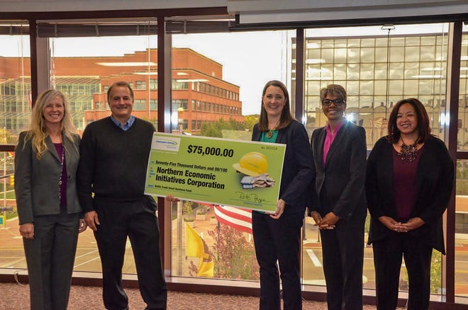 Northern Initiatives Commercial Lender Kelli Hoffman (left), Northern Initiatives Vice President of Lending Chuck Hurst, Consumers Energy President and CEO Patti Poppe, W.K. Kellogg Foundation Director of Michigan Programs Faye Nelson and W.K. Kellogg Foundation Program Officer Alana White pose with the check that Consumer Energy presented to Northern Initiatives on Wednesday, Oct. 17, 2018.