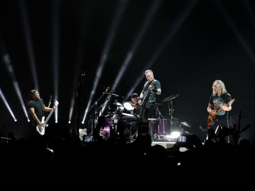 Metallica sets Fiser