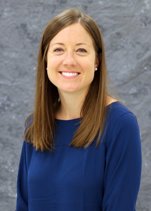 who is blake shelton dating right now