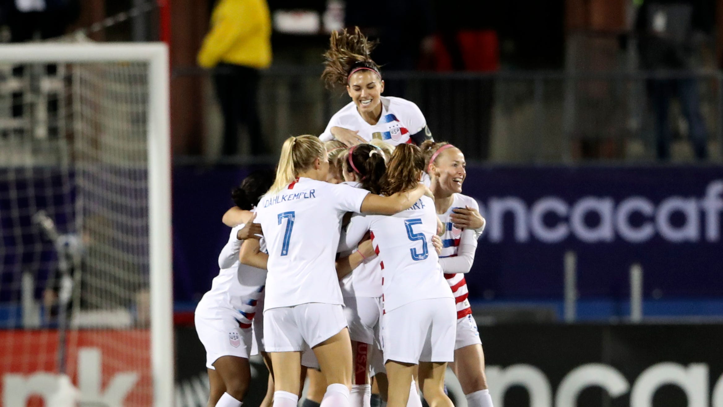 USA tops Canada to win women's CONCACAF World Cup qualifying event