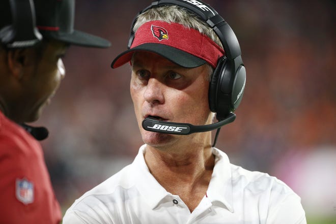 Arizona Cardinals offensive coordinator Mike McCoy talks with QB coach Byron Leftwich against the Denver Broncos in the first half at State Farm Stadium in Glendale, Ariz.