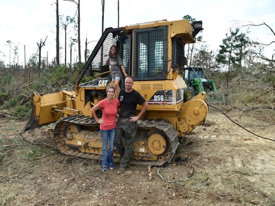 317c5fe3-3ccf-44e1-bc38-c28f89750373-bulldozer_bunting_family.jpg?width=540&height=405&fit=bounds&auto=webp