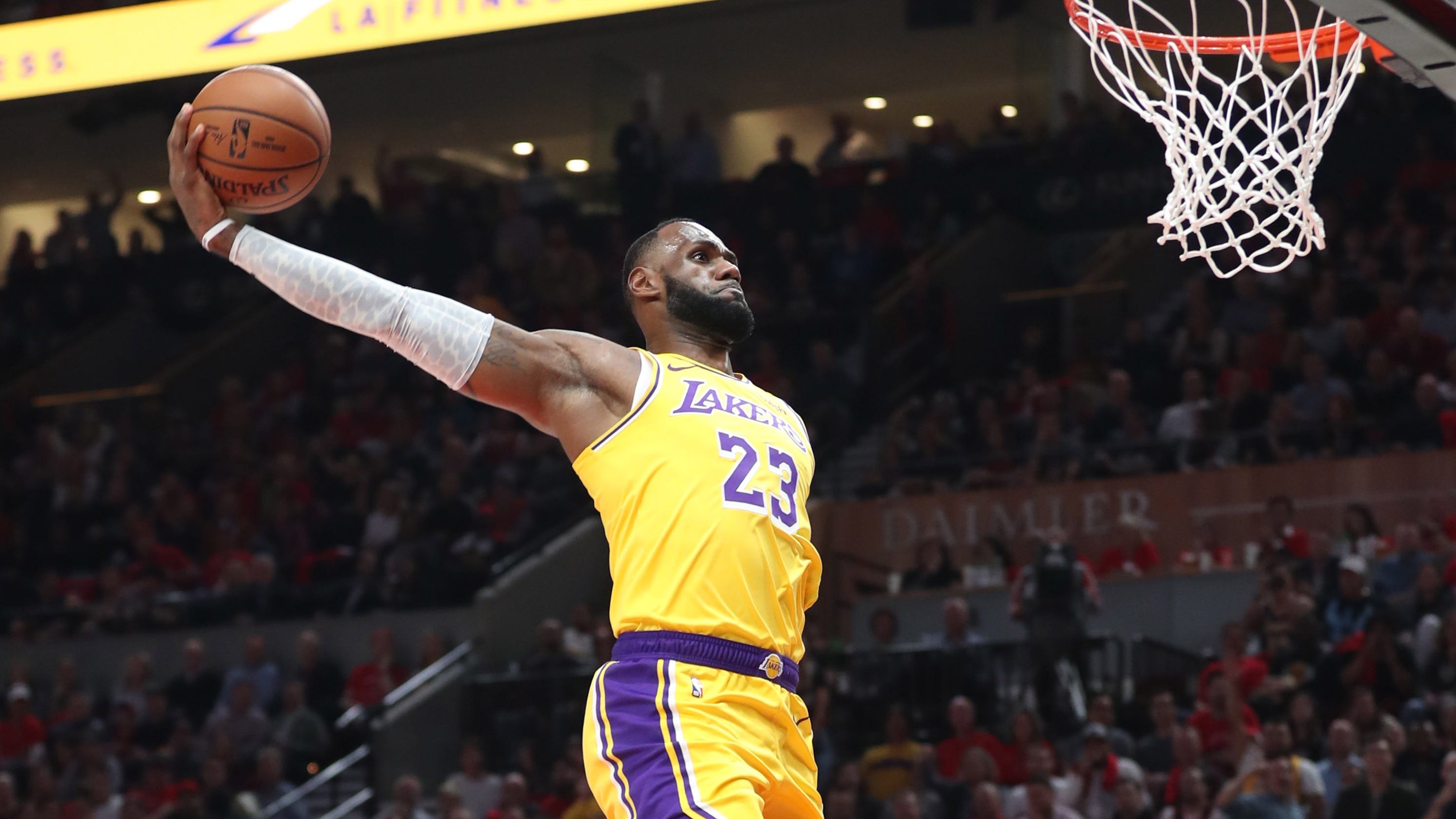 LeBron James Lakers debut features dunks highlights team LeBron James Lakers debut features dunks highlights team